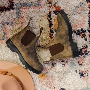 Blundstone 585 Chelsea Boots in Rustic Brown - Women’s US 6.5